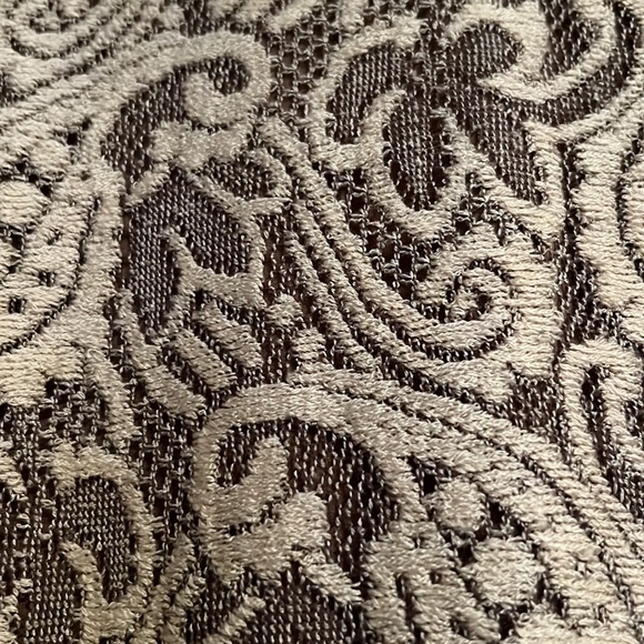 Lace mini dress with keyhole back detail - Picture 3 of 8